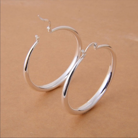 Jewelry - 1 1/2” SIMPLE HOOPS